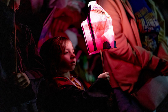 2022-LanternParade-31